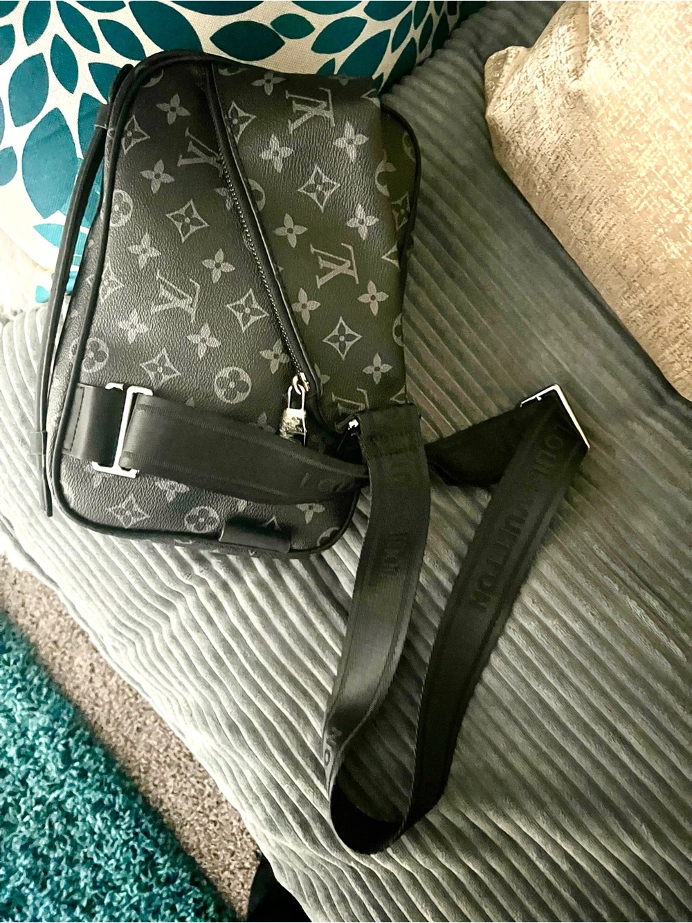 Louis Vuitton Black Monogram Belt/Crossbody Bag - Picture 6 of 8